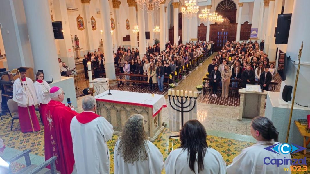 Paróquia São Paulo Apóstolo celebra Crisma de mais de 200 jovens