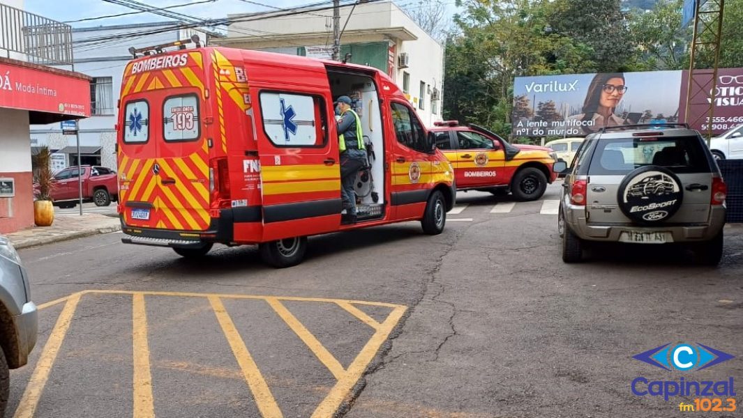 Criança que conduzia bicicleta colide com caminhonete no centro de Capinzal