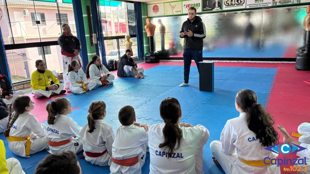Atletas participam de palestra sobre nutrição promovida pela Associação Amigos do Karatê de Capinzal