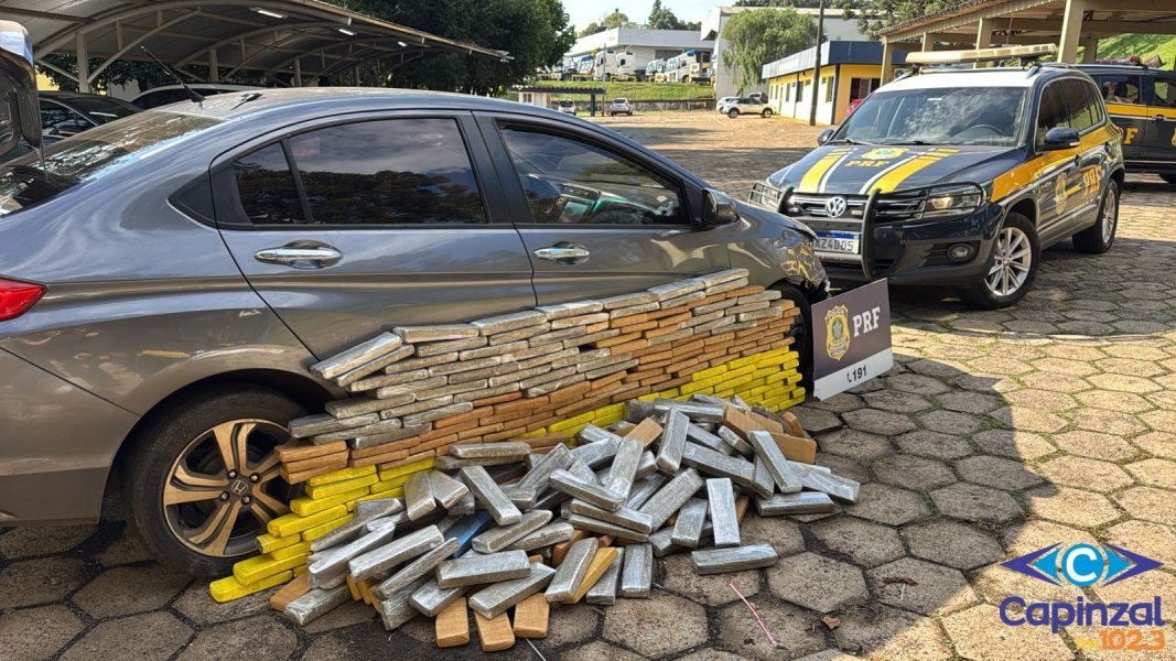 PRF apreende 221 kg de maconha e recupera carro roubado que fugiu da abordagem no Oeste