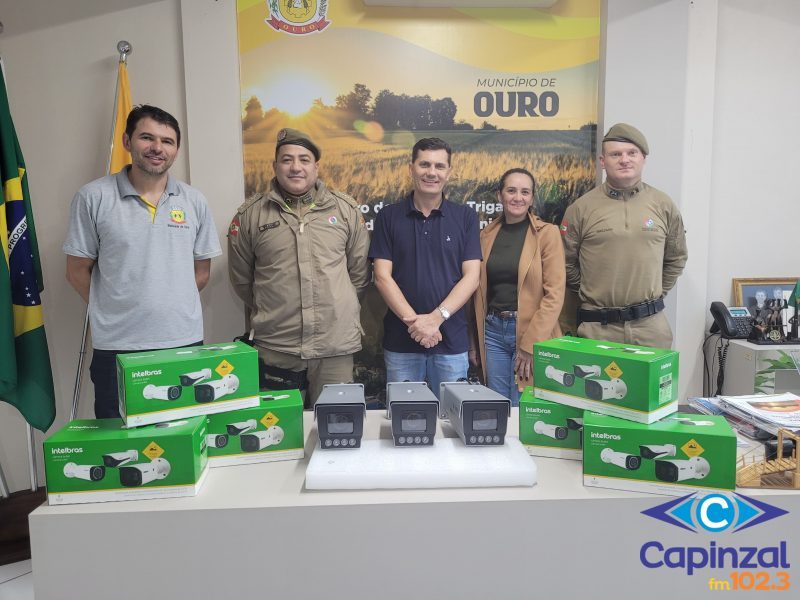 Prefeitura de Ouro doa mais nove câmeras de segurança para a Polícia Militar
