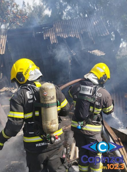 Bombeiros combatem incêndio em residência de Campos Novos