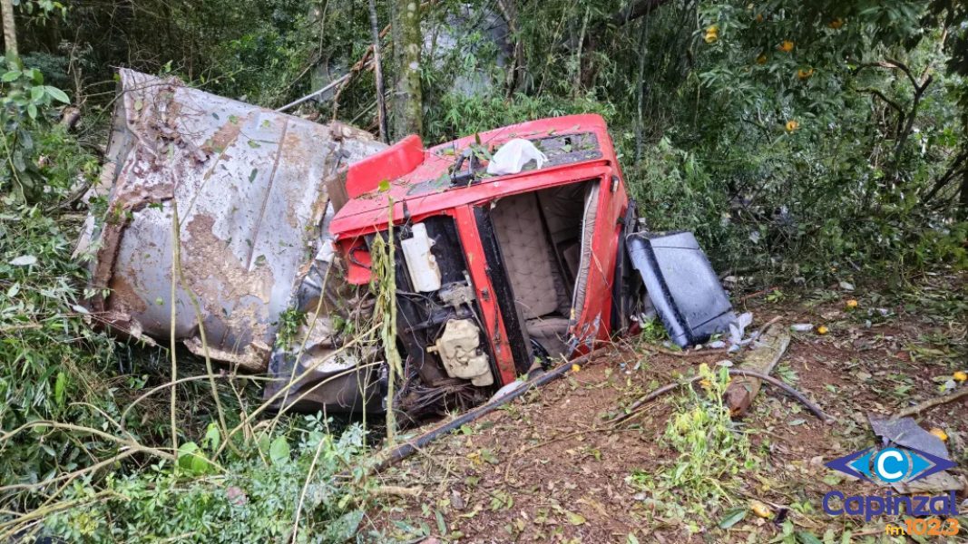 Motorista morre em grave acidente com caminhão carregado de leite em Seara