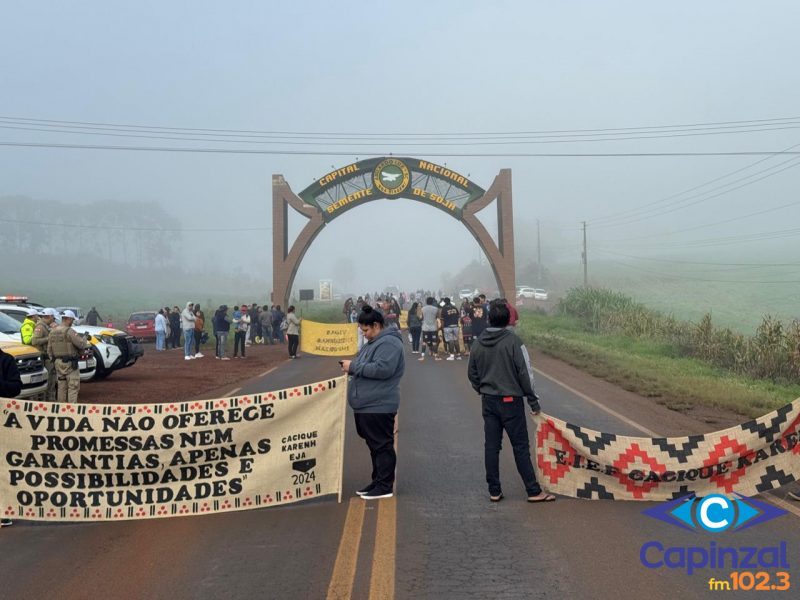 Manifestantes fecham parcialmente trecho da SC-155 em ato contra projeto que ameaça territórios indígenas