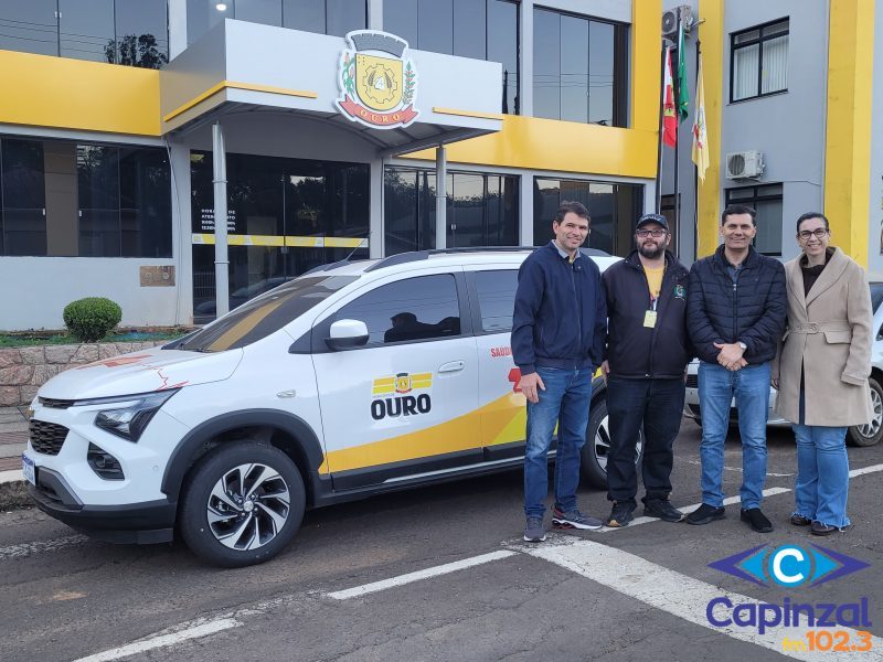 Secretaria da Saúde de Ouro recebe novo veículo para o transporte de pacientes
