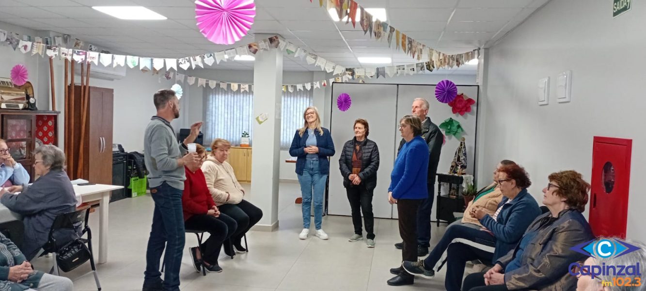 Ouro oferece oficina de teatro para a terceira idade