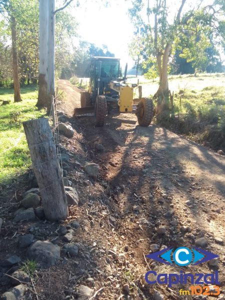 Secretaria de Obras executa melhorias nas estradas rurais de Ouro