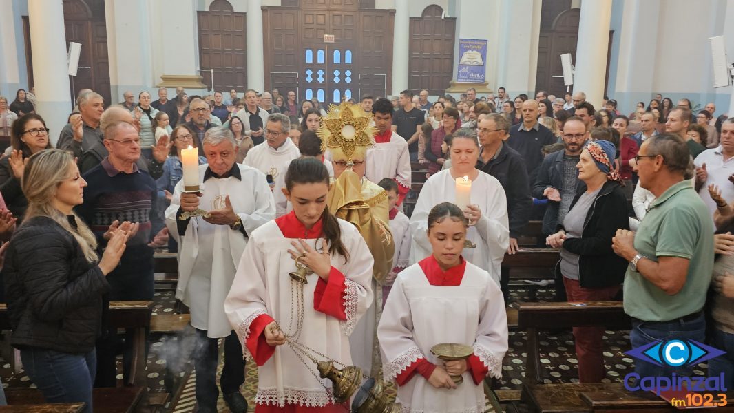 Celebração de Corpus Christi na Paróquia São Paulo Apóstolo exalta o mistério da fé e a centralidade da Eucaristia