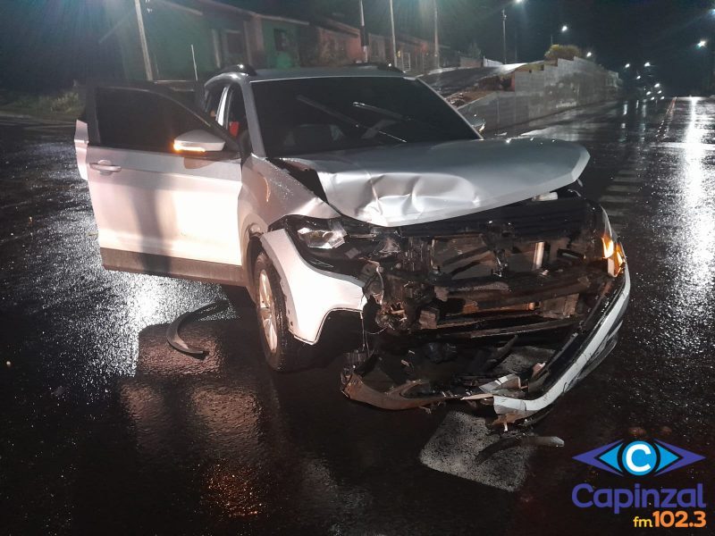 Mulher é socorrida após colisão frontal em Capinzal