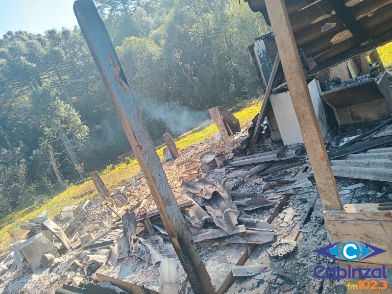 Campanha arrecada doações para casal que teve casa destruída por incêndio em Catanduvas