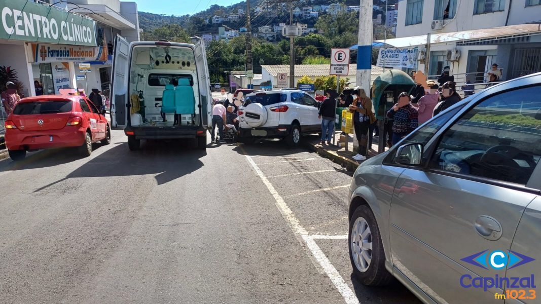 Motorista passa mal, perde o controle e quase invade entrada da UBS no centro de Capinzal