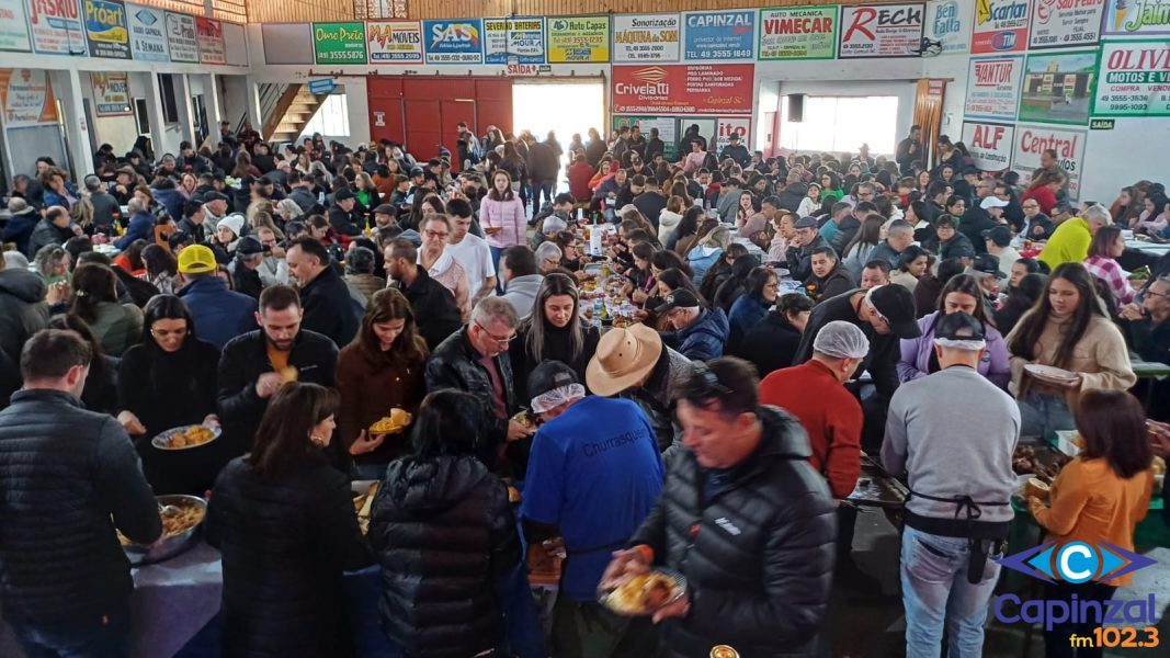 Vila Sete de Julho celebra 42 anos com fé e almoço festivo