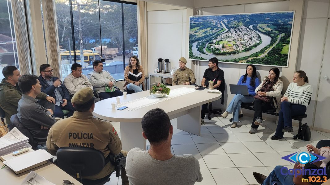 Segurança nas escolas foi tema de reunião na Prefeitura de Ouro