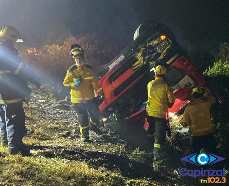Colisão entre caminhão cegonha e carro deixa um morto na BR-470 em Campos Novos
