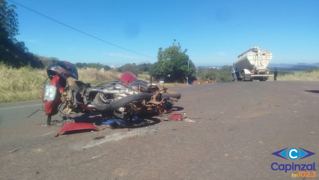 Motociclista morre após colisão com caminhão em Pinhalzinho