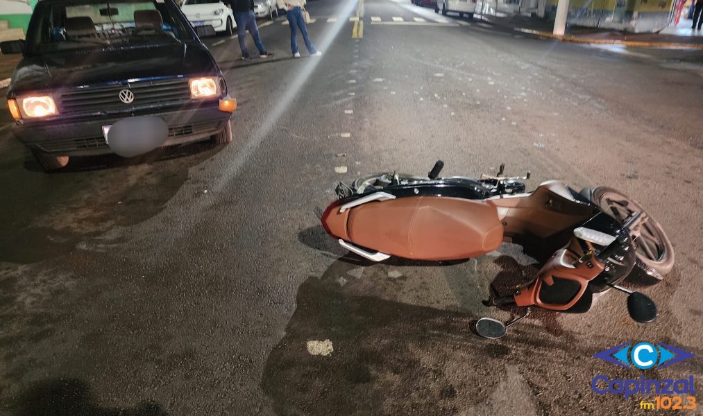 Colisão entre carro e motoneta é registrada no centro de Ouro