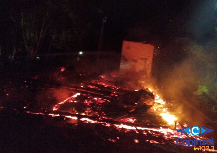 Incêndio destrói residência de idosos no interior de Vargem