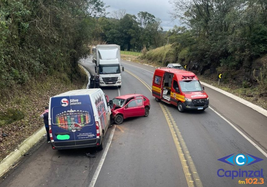 Moradores de Capinzal ficam feridos em acidente com morte na BR-282, em Xaxim