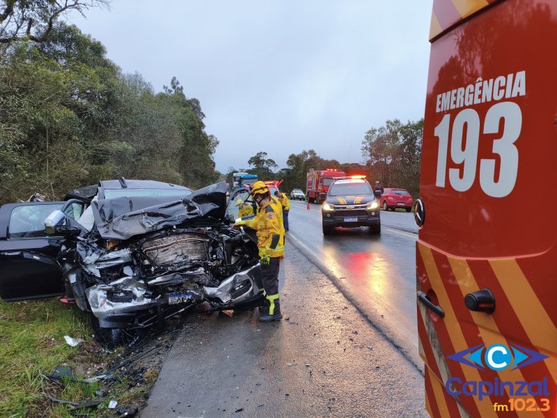 Homem morre após colisão entre caminhonete e caminhão na BR-470