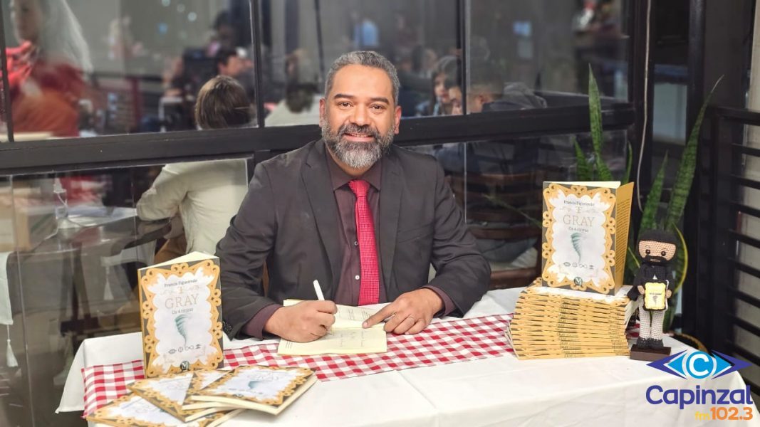 Noite de autógrafos marcou o lançamento do livro “Gray – Os 4 Cinzas” de autoria do Dr. Cícero Figueiredo, em Ouro