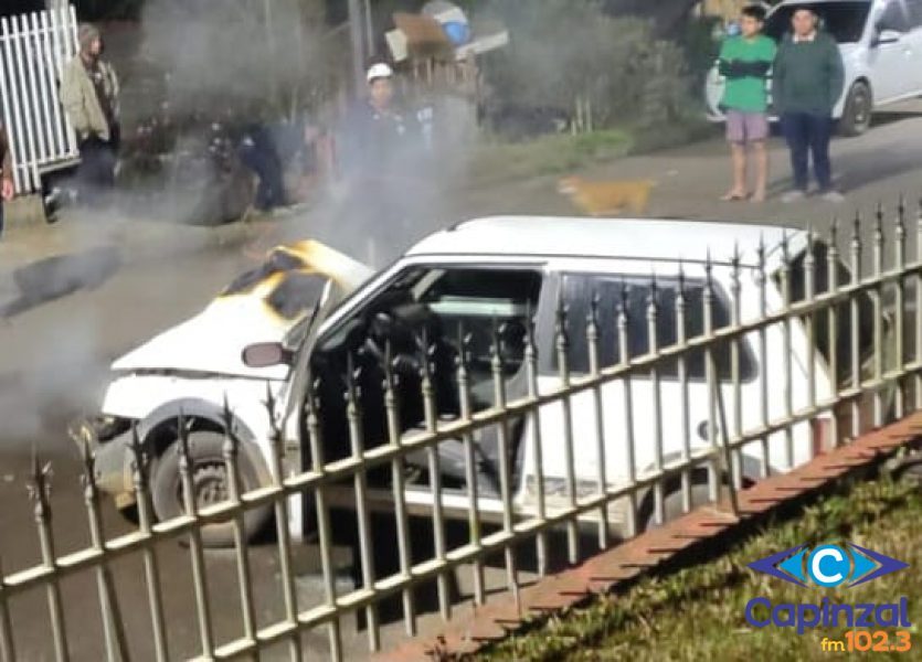 Motorista colide com caminhão estacionado e veículo pega fogo em Santa Cecília