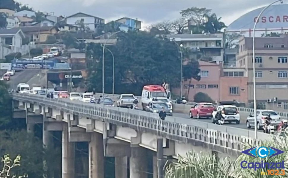 Policial militar evita que homem se jogue de ponte entre Joaçaba e Herval d'Oeste
