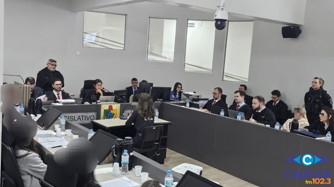 VÍDEO: Começa o julgamento da mulher acusada de matar marido e ocultar corpo em freezer em Lacerdópolis