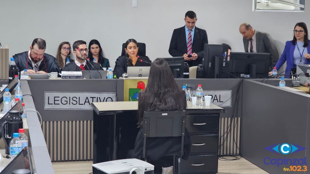 Momentos do depoimento da filha de Claudia Hoeckler no julgamento Capinzal
