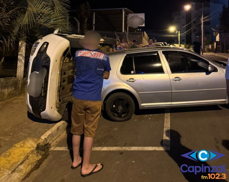Carro tomba após acidente em Piratuba
