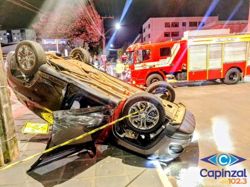 Colisão entre dois veículos termina em capotamento em Xanxerê