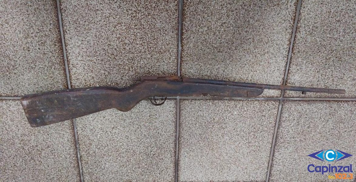 Policiais civis e militares apreendem espingarda artesanal no interior de Ouro