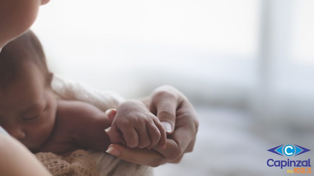 Pai realiza parto da própria filha dentro de carro em Concórdia