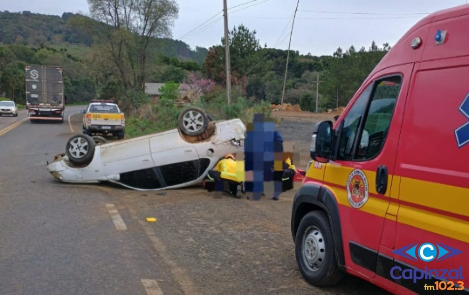 Homem fica ferido em capotamento de veículo na SC-350