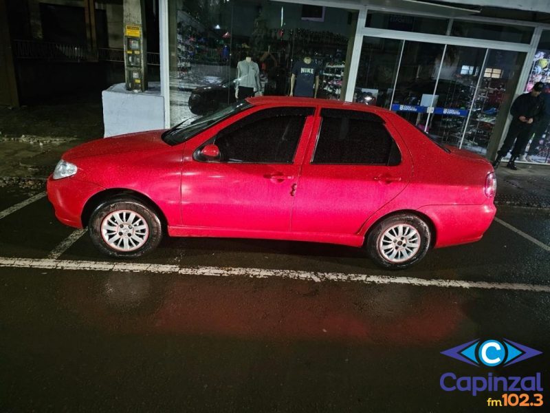 Mulher com tornozeleira recém-libertada é flagrada em carro furtado e acaba presa em Capinzal