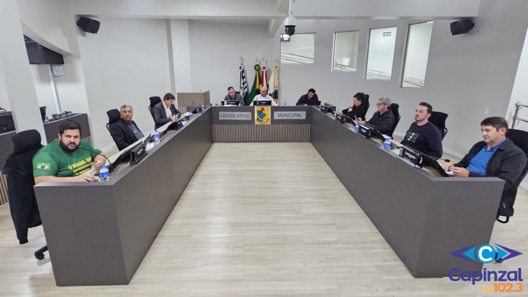 Vereadores de Capinzal revogam lei que previa fornecimento de uniformes escolares após inconstitucionalidade apontada pelo MP