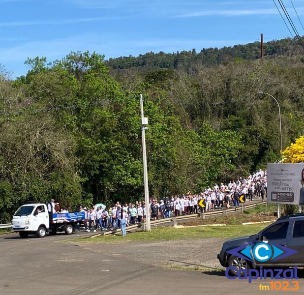 Caminhada reúne fiéis em preparação para o XIV Acampamento no Limite com Cristo