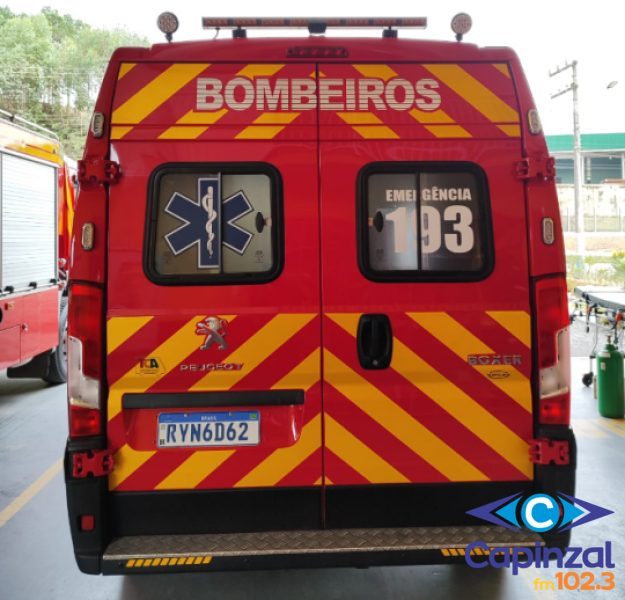 Mulheres são socorridas após veículo sair da pista e colidir contra barranco em Ipira