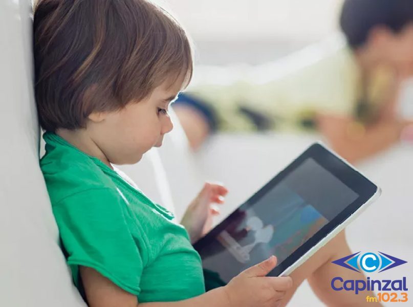 Entre jogos e redes sociais: como as telas afetam o desenvolvimento infantil