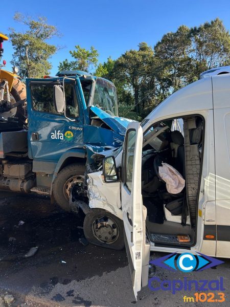 Passageira fica ferida após grave colisão na BR-282 em Faxinal dos Guedes