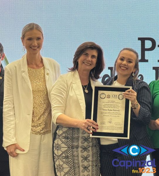 Professora Vanuza Sitniewski recebe Prêmio Educador Elpídio Barbosa