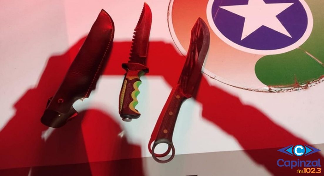 Homem embriagado ameaça companheira e bebê com facas e é preso