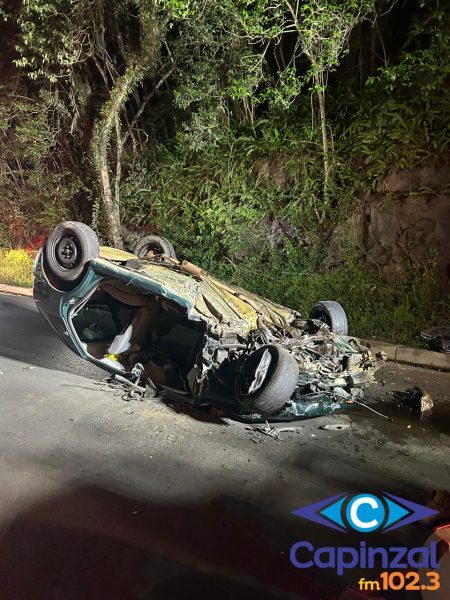 Motorista fica ferido em capotamento na BR-282, em Joaçaba, nesta madrugada