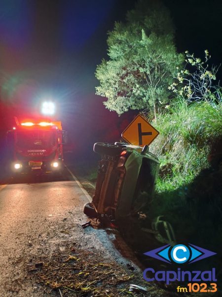 Homem de 64 anos fica ferido após capotar o veículo em Monte Carlo
