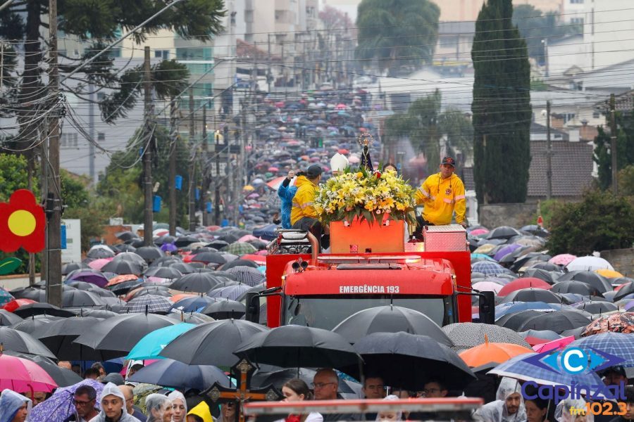 No Dia de Nossa Senhora Aparecida, governador participa da maior romaria religiosa de Santa Catarina