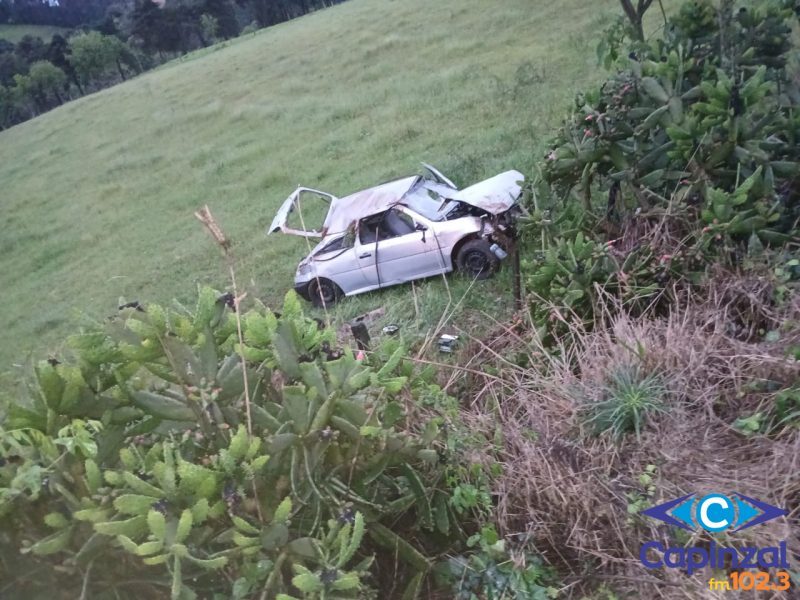 Jovem de 20 anos fica ferido em capotamento na SC-355, em Água Doce