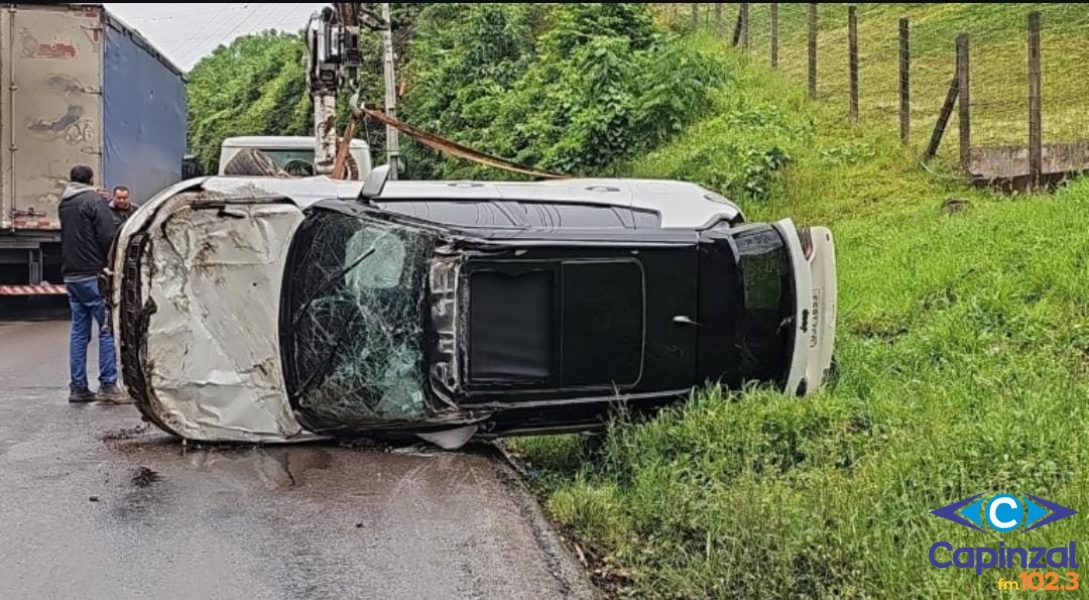 Mulher fica ferida após capotamento SC-283 em Concórdia
