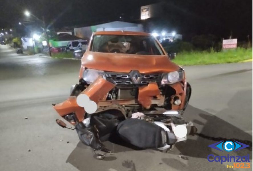 Motociclista fica ferida em colisão com carro em Curitibanos