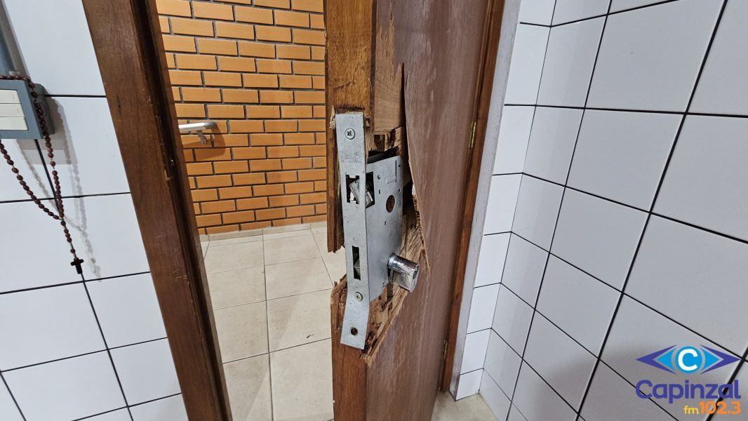 Vândalos causam danos no Centro Multiuso Arlindo Bertola na Área de Lazer de Capinzal