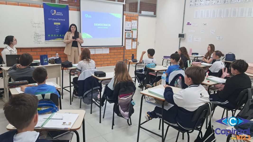 Chefe do Cartório Eleitoral de Capinzal ministra palestra no Colégio Unoesc