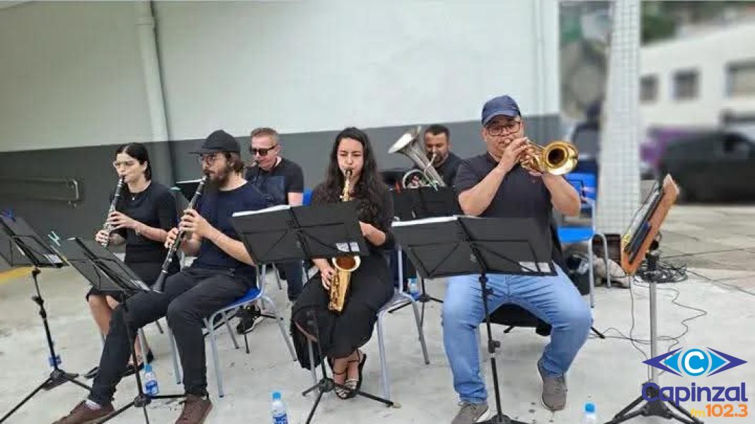 Projeto “A Música Até Você” encanta munícipes com apresentação do Sexteto+ no centro de Capinzal